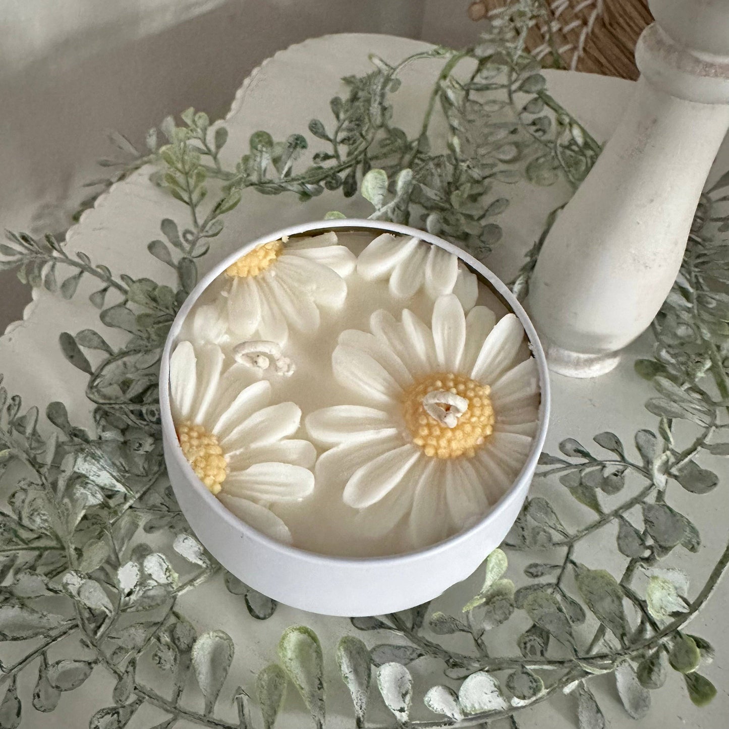 Daisy Tin Candle