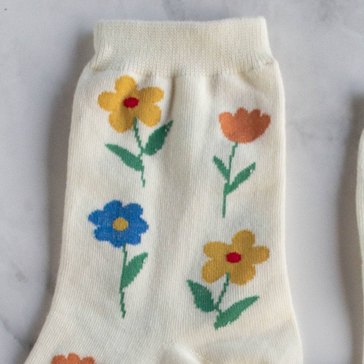 Cream Flower Casual Socks