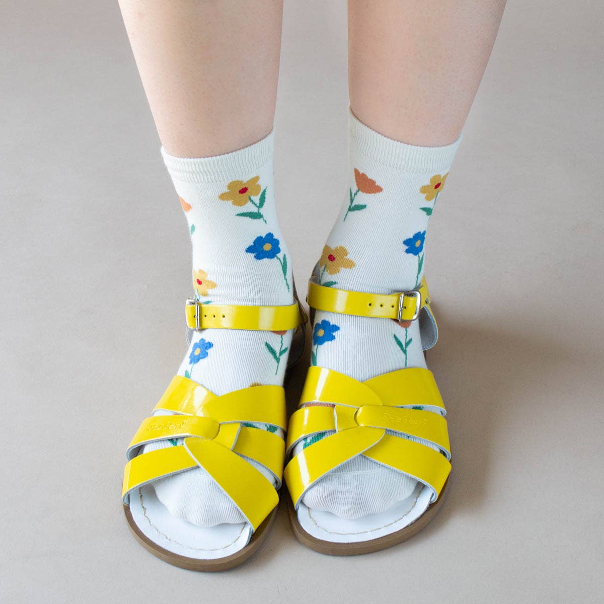 Cream Flower Casual Socks